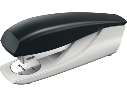 AGRAFADOR PETRUS 235 COR PRETA CAPACIDADE 20 FOLHAS USA AGRAFES 22/6 24/6 E 26/6